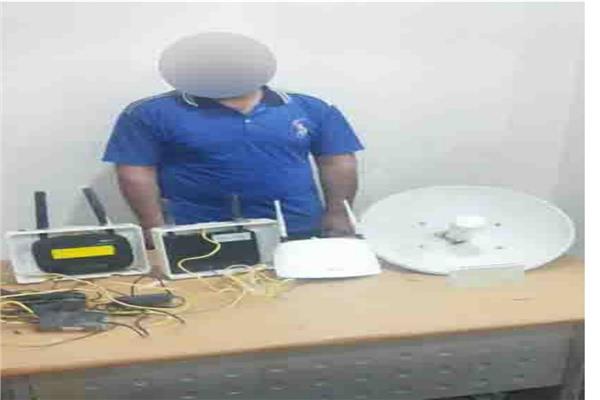  أنشأ عاطل منظومة لخدمات الإنترنت بدون ترخيص