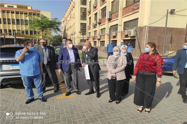جولة تفقدية لرئيس جامعة عين شمس  والسادة النواب بكلية الآداب لمتابعة التجديدات الانشائية 