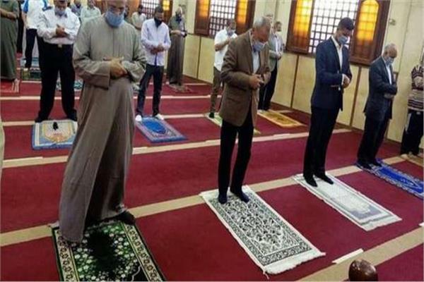 محافظ القليوبية يؤدي صلاة