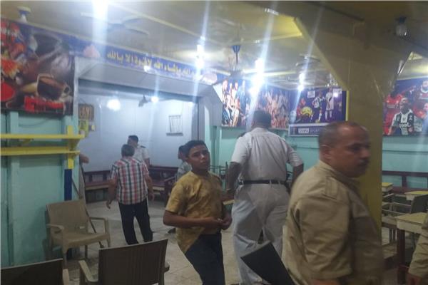 غلق مقهى مخالف لمواعيد الحظر في منشأة القناطر