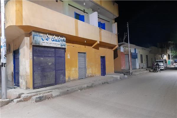 التزام أصحاب المحال والمقاهى والأنشطة الأخرى بمركز ومدينة الطود