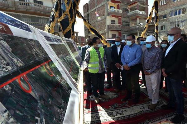 رئيس الوزراء يتفقد عددا من مشروعات الطرق