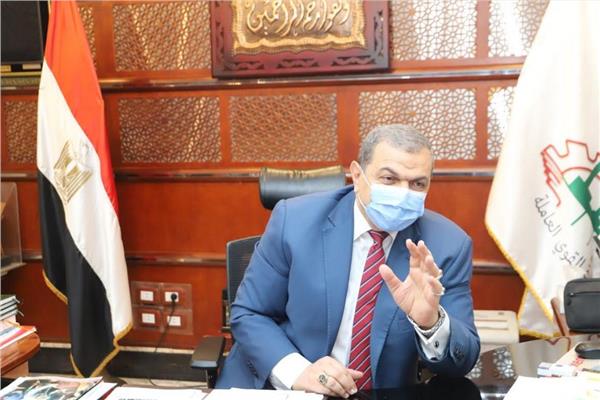  وزير القوى العاملة