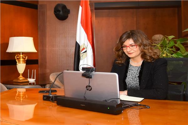  السفيرة نبيلة مكرم وزيرة الهجرة