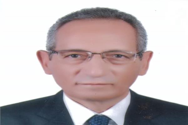 الدكتور عبدالرؤوف عبد الرحمن مصطفى الاستاذ بكلية العلوم بجامعة قناة السويس