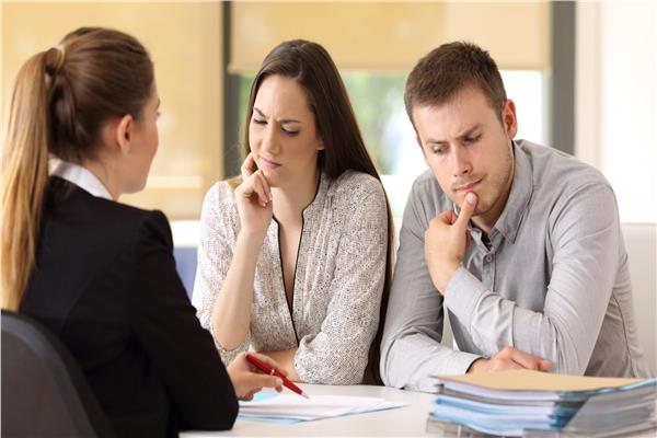 إتيكيت الرد على أكثر 5 أسئلة محرجة 