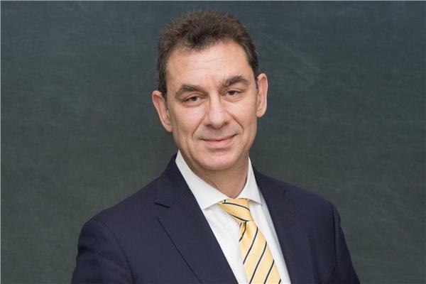  رئيس مجلس الإدارة والرئيس التنفيذي لشركة فايزر ألبيرت بورلا 