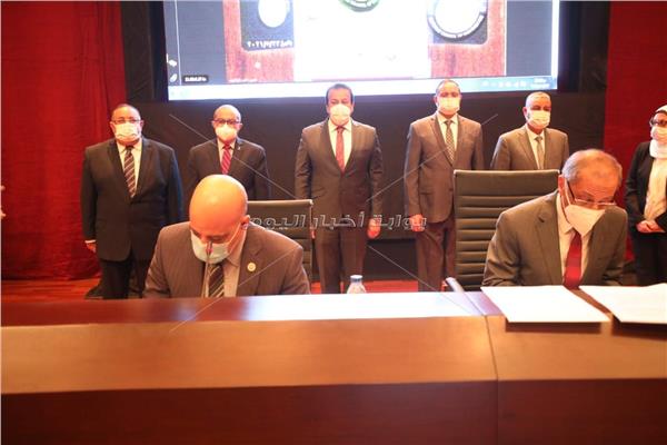 وكالة الفضاء المصرية تقدم قمر صناعي تعليمي لـ31 من كليات الهندسة