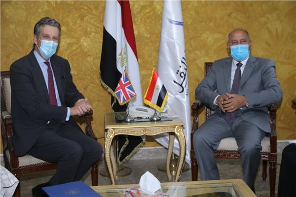 وزير النقل يجتمع مع السفير البريطاني 