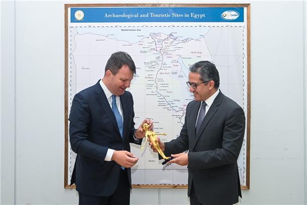 خالد العناني وزير السياحة والآثار