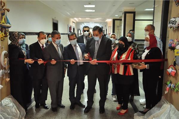 رئيس  جامعة كفرالشيخ  يفتتح معرض الفن التشكيلي  لطلاب الفرقة الثالثة بالنوعية