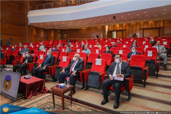 نائب رئيس جامعة طنطا يفتتح أولى دورات "إعداد القادة الأكاديميين"  
