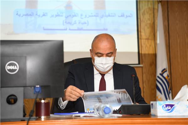 محافظ قنا