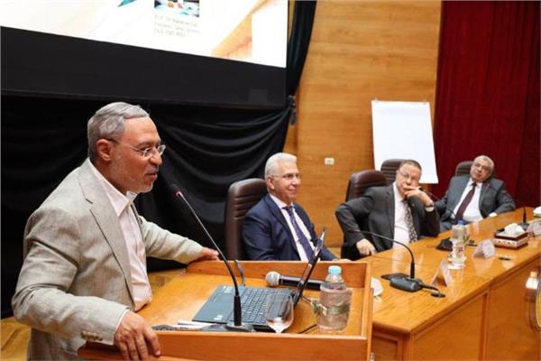 رئيس جامعة طنطا  ‏استراتيجية متكاملة لتنمية الموارد البشرية بنظام الإدارة الحديثة 
