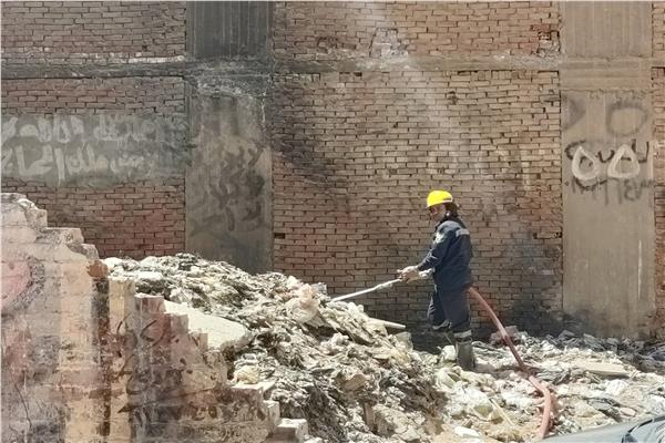 إخماد حريق في قمامة بقطعة أرض فضاء بحي الهرم