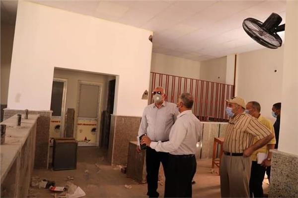 محافظ الوادي الجديد يتابع أعمال إنشاء المركز التكنولوجي بالداخلة