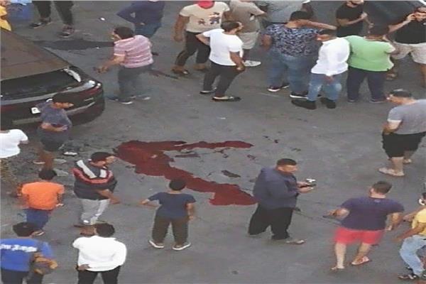 مصرع عامل توصيل طلبات صدمه طفل بسيارة والده 