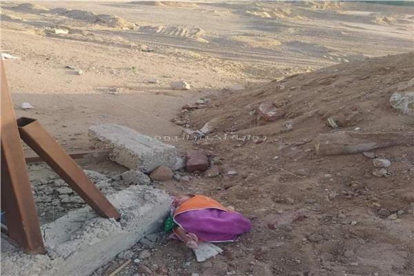 طفلة رضيعة ملقاة بجسر السويس