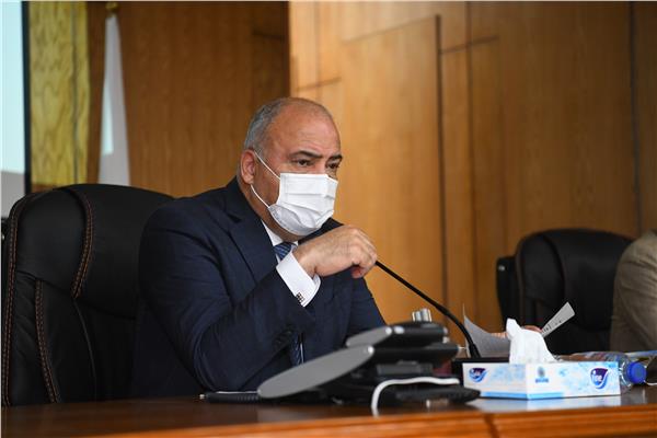 محافظ قنا