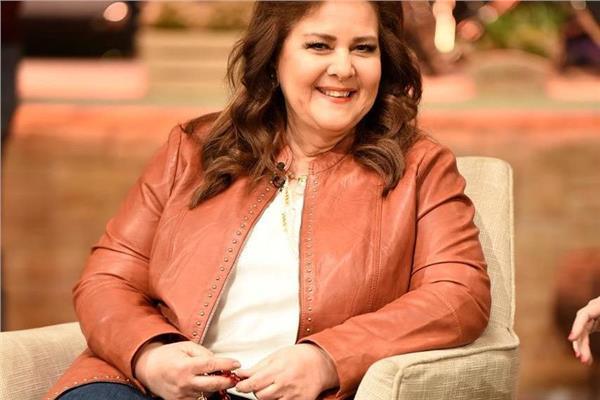 الفنانة دلال عبد العزيز