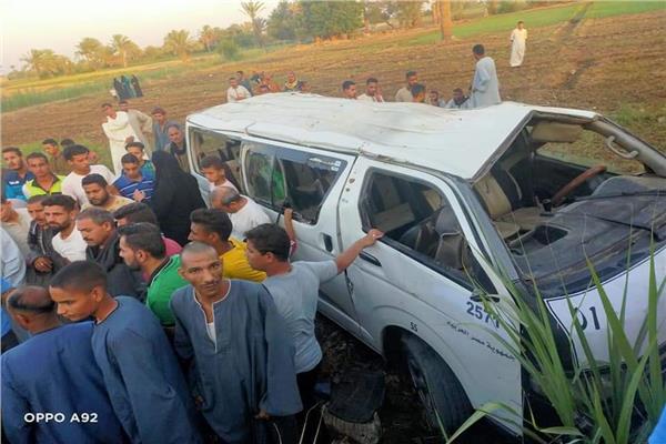 حادث مروع إثر انقلاب سياره مكروباص