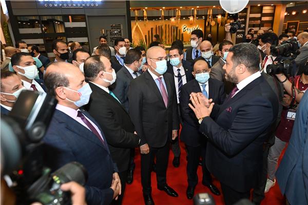 وزير التنمية المحلية يشيد بمؤتمرات أخبار اليوم الاقتصادية 