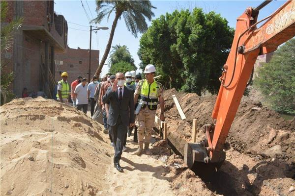  محافظ سوهاج يتفقد مشروعات تطوير الريف المصري " حياة كريمة " بالمنشاة وجرجا 