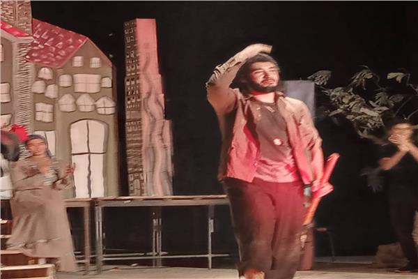 "عضة كلب" على مسرح قصر ثقافة سوهاج    