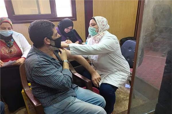 تطعيم المعلمين بلقاح كورونا