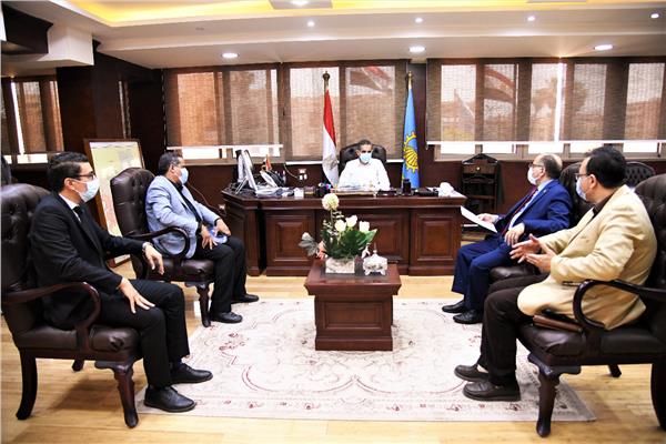 محافظ الغربية يناقش عقد حزمة من البرامج التدريبية لقيادات الإدارة المحلية