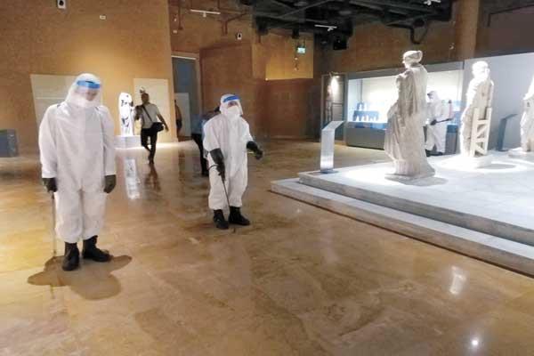 حملات مكثفة للتعقيم وتطهير المنشآت الفندقية والمواقع الأثرية