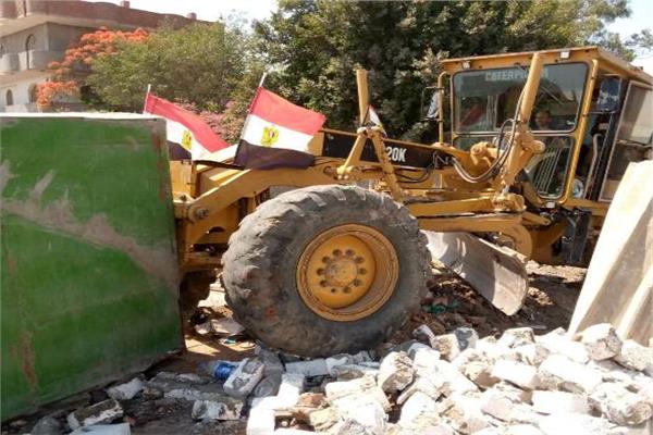 استمرار إزالة مخالفات البناء على الأراضي الزراعية بالشرقية 