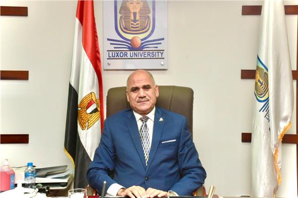 الدكتور محمد  محجوب عزوز رئيس جامعة الأقصر