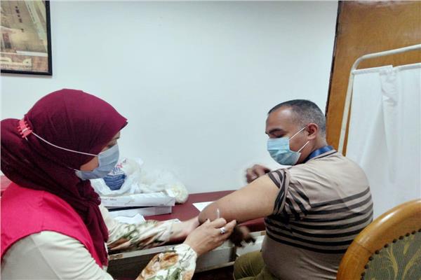 تطعيم المشاركين في أعمال امتحانات 