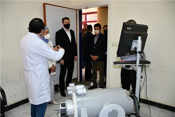 وزير الرياضة ورئيس الوكالة الدولية لمكافحة المنشطات يتفقدان مستشفى الطب الرياضي 