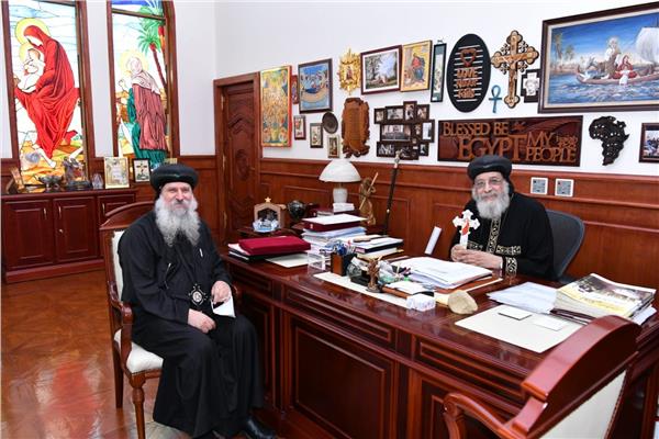 البابا تواضروس يستقبل الأنبا ماركوس والأنبا إرميا بالكاتدرائية 