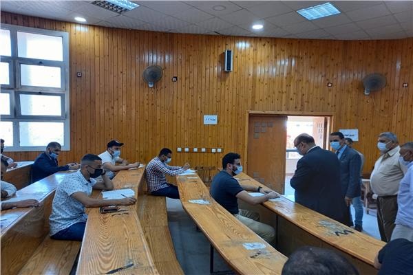 نائب رئيس جامعة المنصورة يتفقد امتحانات كلية الٱداب