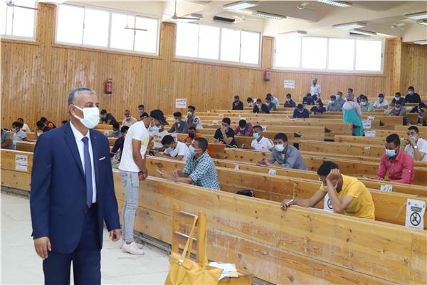 6481  طالب يؤدون الامتحانات بجامعة جنوب الوادي