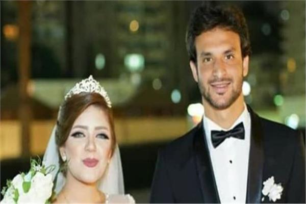 محمود علاء وزوجته في حفل زفافهما