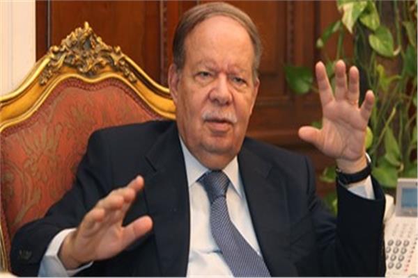 الدكتور أحمد فتحى سرور