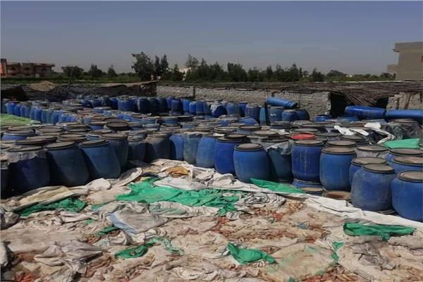 ضبط  20  طن من المخللات  الغير صالحة للاستهلاك الآدمي داخل  مصنع بالبحيرة .