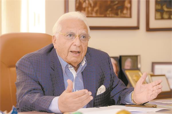  د. أحمد عكاشة 