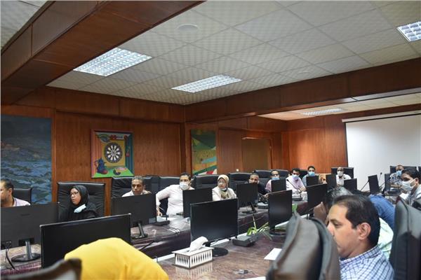 رئيس جامعة الأقصر يناقش استعدادات نهاية العام مع رؤساء الكنترولات 