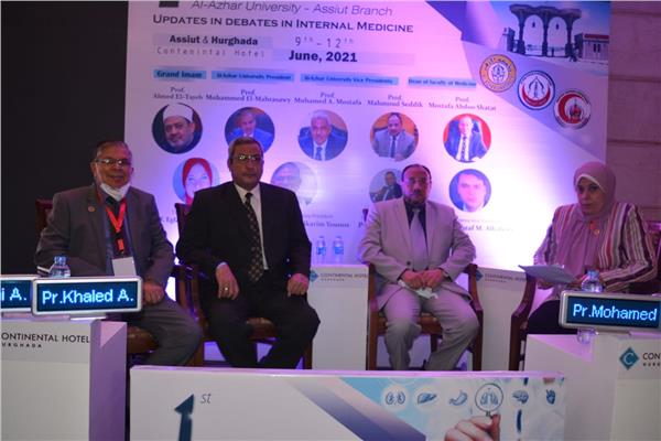 محاضرة لقاحات كورونا بمؤتمر طب الأزهر بأسيوط يوصي بتلقيح أصحاب الأمراض المناعية أولاً 