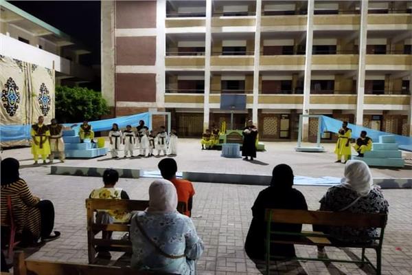 عرض مسرحى لفرقة سمالوط المسرحية 