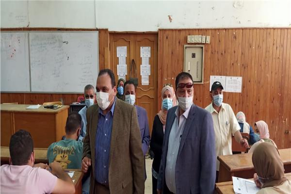 نائب رئيس جامعة بنها يتفقد سير الامتحانات بكلية التربية النوعية