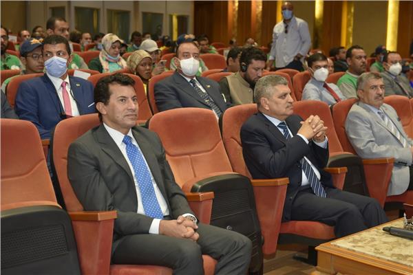   الفريق أسامة ربيع و وزير الشباب والرياضة ووفد المشاركين بمنحة ناصر للقيادة الدولية
