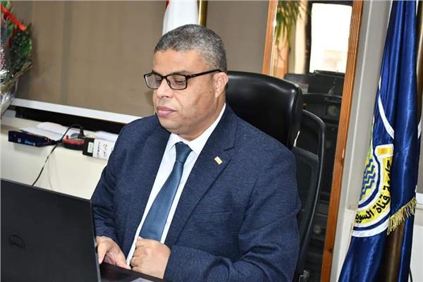 الدكتور أحمد زكى رئيس جامعة قناة السويس
