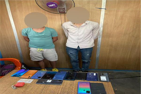 المتهمين بحوزتهم المضبوطات 