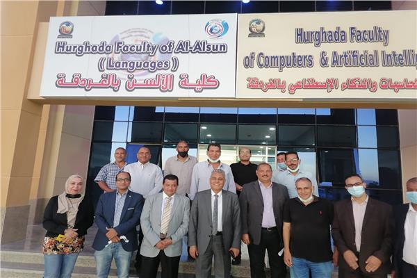 كلية الالسن بجامعة جنوب الوادي ولجنة التقييم